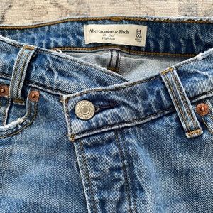 Abercrombie & Fitch crossover dad jeans